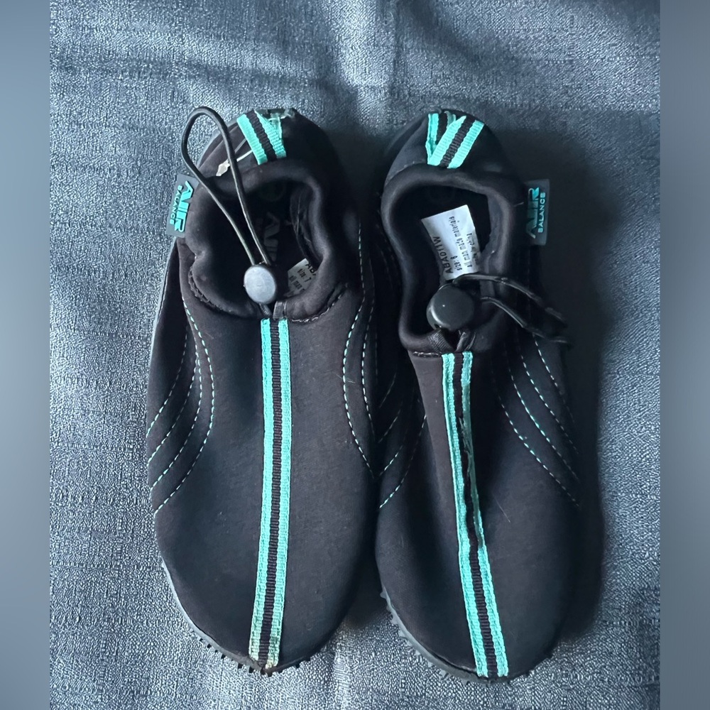 Air Balance Women's Water shoes size 6 Black Aqua